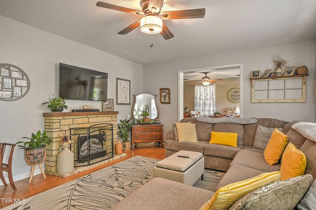 29521 Lee Highway, Glade Spring, VA 24340