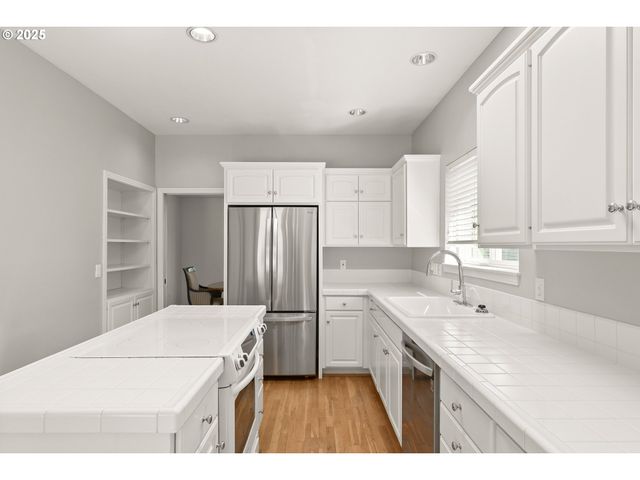 3029 CLUB HOUSE Ct, West Linn, OR 97068