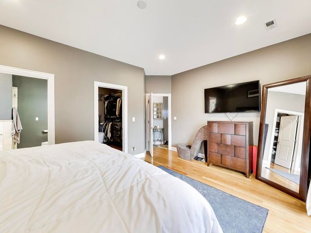 6545 N Sacramento Avenue 1S, Chicago, IL 60645