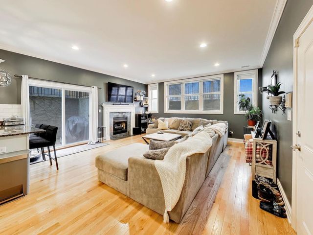 6545 N Sacramento Avenue 1S, Chicago, IL 60645