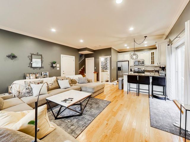 6545 N Sacramento Avenue 1S, Chicago, IL 60645