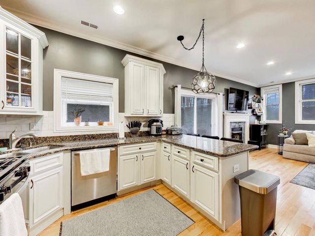 6545 N Sacramento Avenue 1S, Chicago, IL 60645