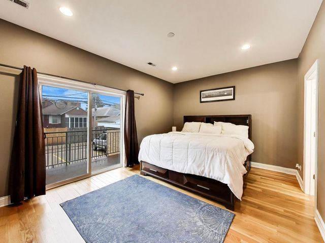 6545 N Sacramento Avenue 1S, Chicago, IL 60645