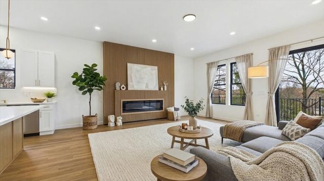 298 Apache Trail, Lake In The Hills, IL 60156