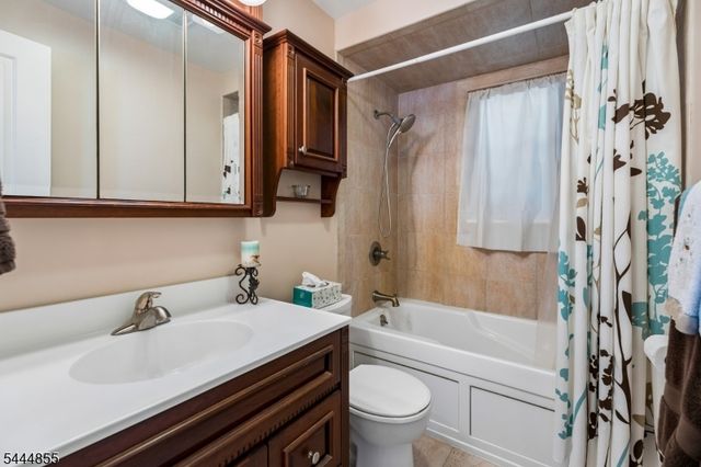 319 Edgeworth St, Middlesex Boro, NJ 08846