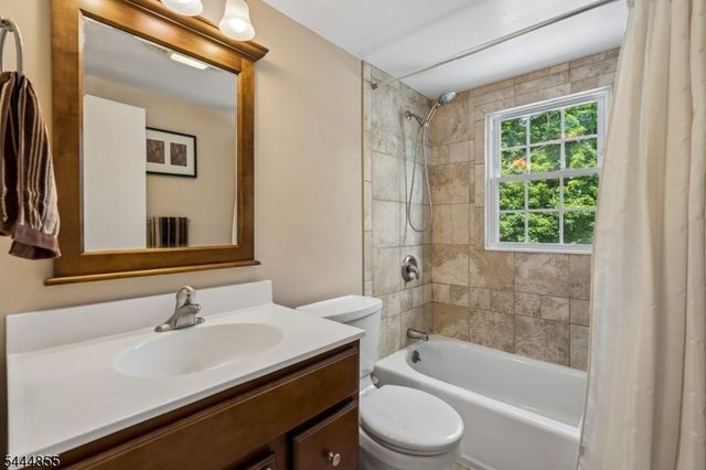 319 Edgeworth St, Middlesex Boro, NJ 08846