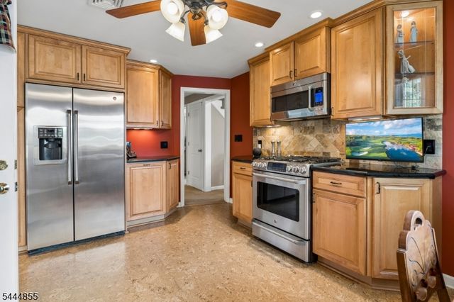 319 Edgeworth St, Middlesex Boro, NJ 08846