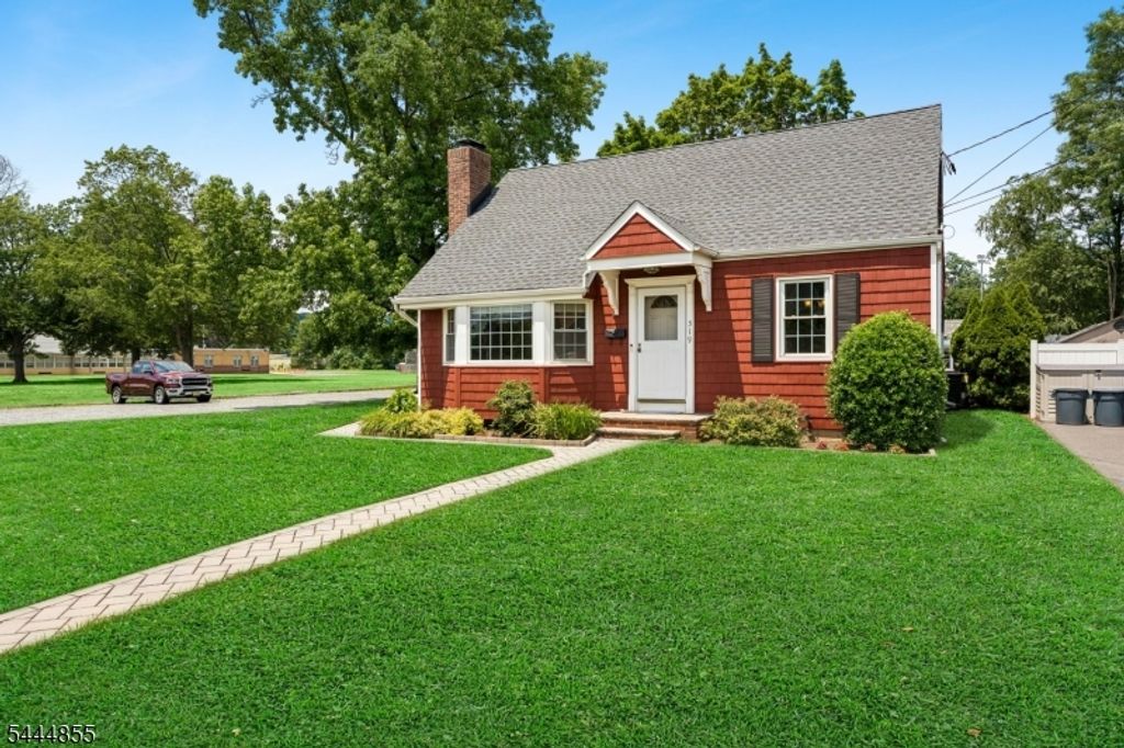 319 Edgeworth St, Middlesex Boro, NJ 08846