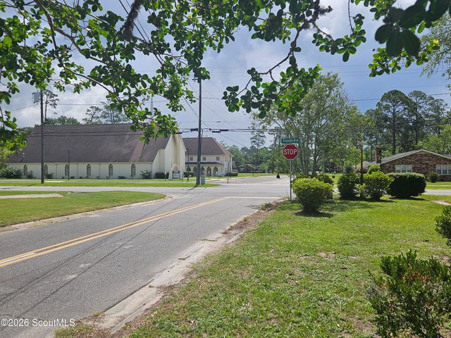 821 N Augusta Avenue N, Waycross, GA 31503
