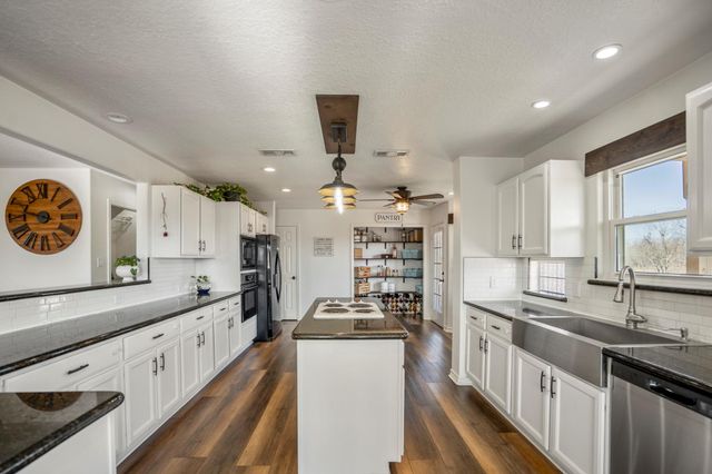 10009 County Road 168, Alvin, TX 77511