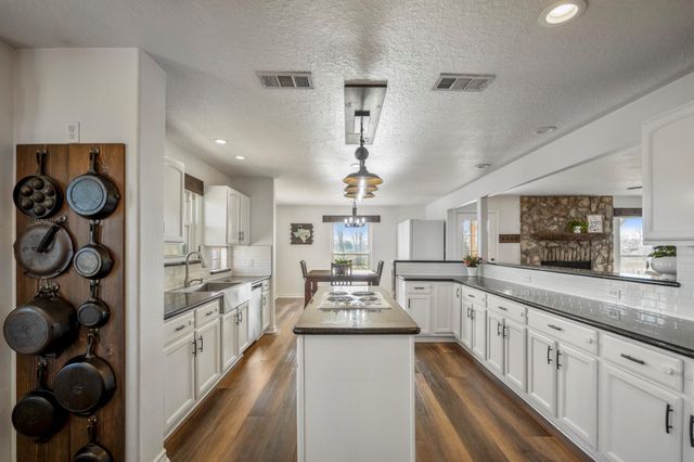 10009 County Road 168, Alvin, TX 77511