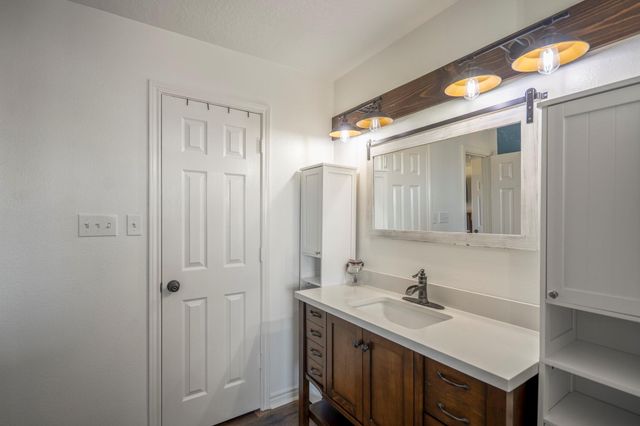 10009 County Road 168, Alvin, TX 77511