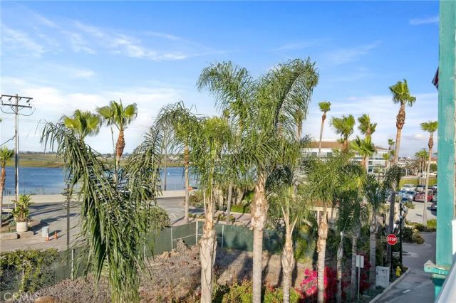 20 Pacific Avenue, Surfside, CA 90743