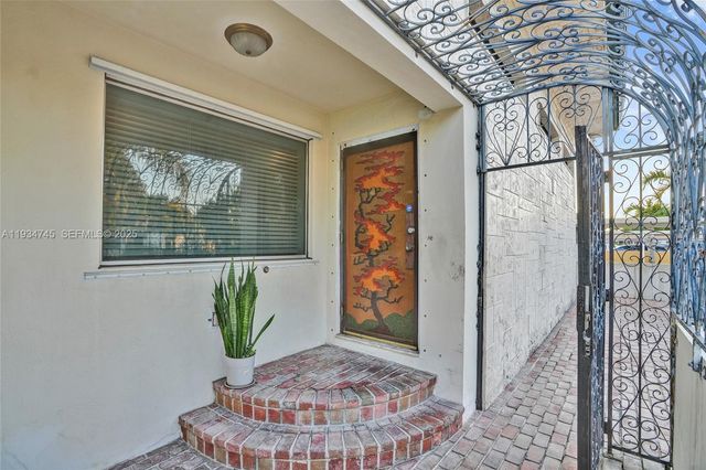 366 W 12th St, Hialeah, FL 33010