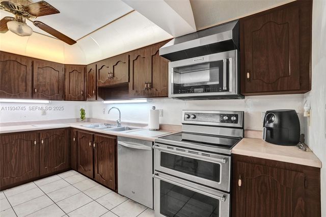 366 W 12th St, Hialeah, FL 33010