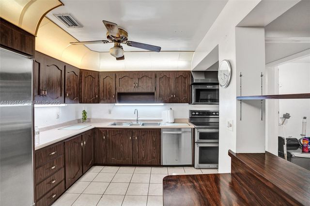 366 W 12th St, Hialeah, FL 33010