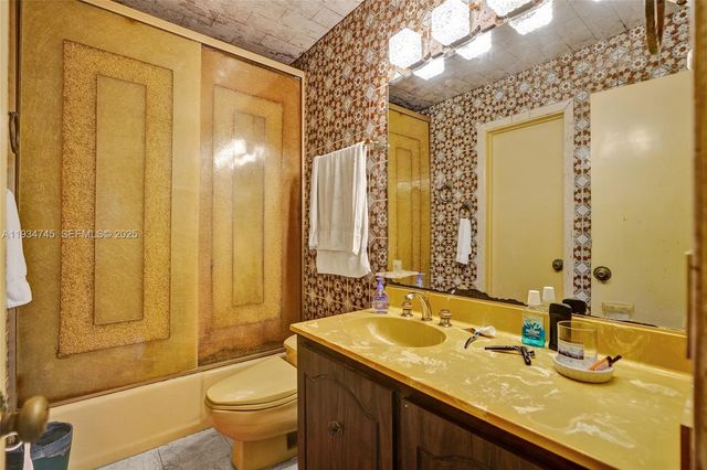 366 W 12th St, Hialeah, FL 33010