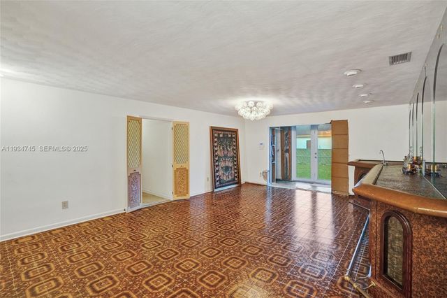 366 W 12th St, Hialeah, FL 33010