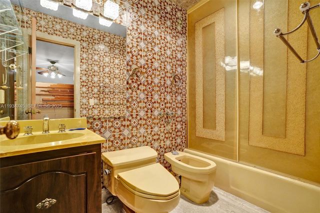 366 W 12th St, Hialeah, FL 33010