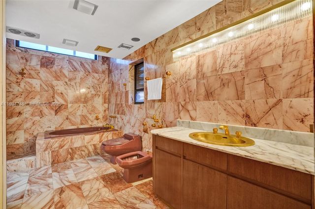 366 W 12th St, Hialeah, FL 33010