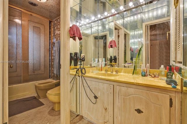 366 W 12th St, Hialeah, FL 33010