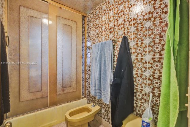 366 W 12th St, Hialeah, FL 33010