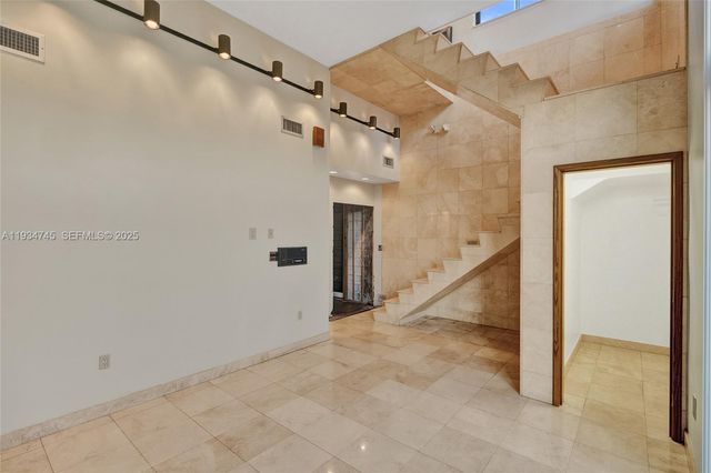 366 W 12th St, Hialeah, FL 33010