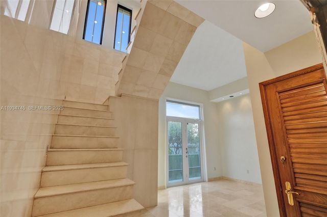 366 W 12th St, Hialeah, FL 33010