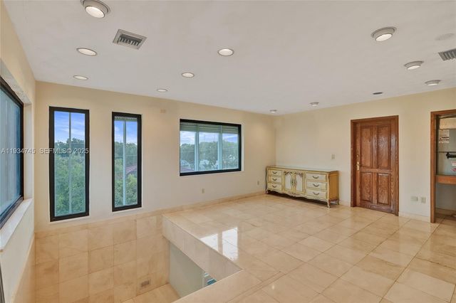 366 W 12th St, Hialeah, FL 33010