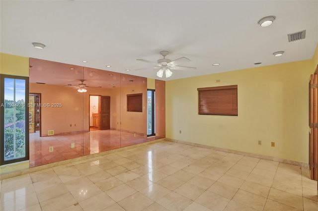 366 W 12th St, Hialeah, FL 33010