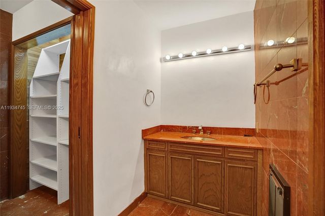 366 W 12th St, Hialeah, FL 33010