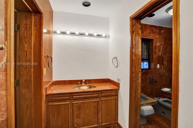 366 W 12th St, Hialeah, FL 33010