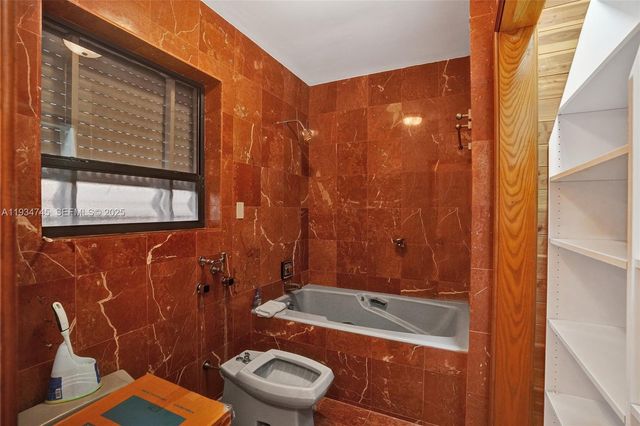 366 W 12th St, Hialeah, FL 33010