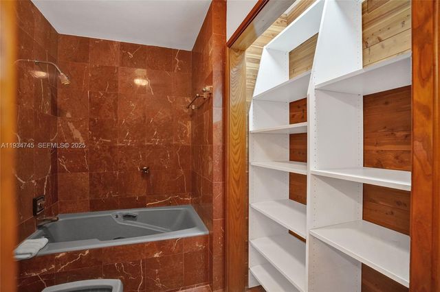 366 W 12th St, Hialeah, FL 33010