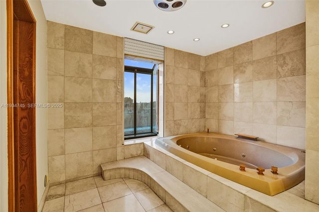 366 W 12th St, Hialeah, FL 33010