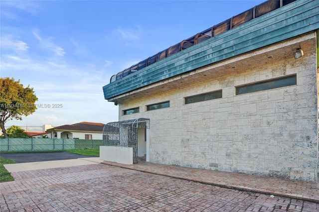 366 W 12th St, Hialeah, FL 33010