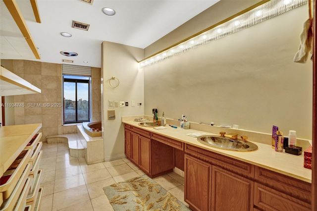 366 W 12th St, Hialeah, FL 33010