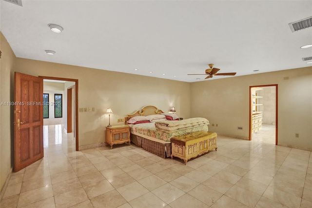 366 W 12th St, Hialeah, FL 33010