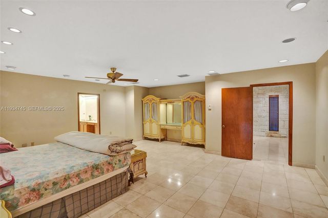 366 W 12th St, Hialeah, FL 33010