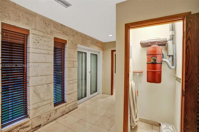 366 W 12th St, Hialeah, FL 33010