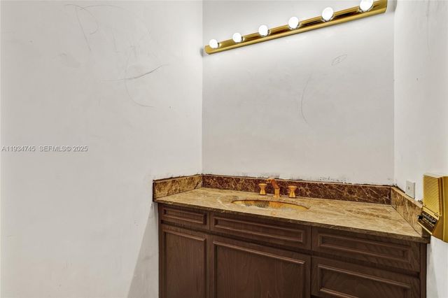 366 W 12th St, Hialeah, FL 33010