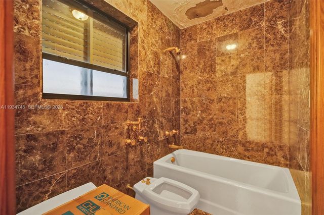 366 W 12th St, Hialeah, FL 33010