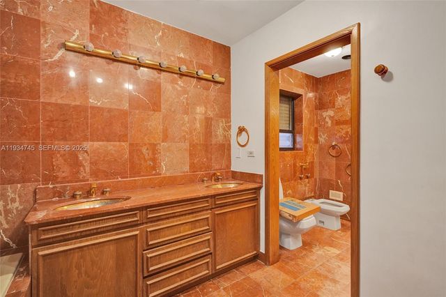 366 W 12th St, Hialeah, FL 33010