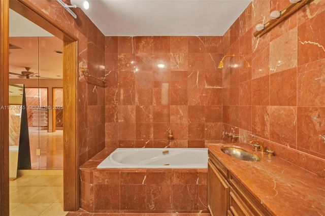 366 W 12th St, Hialeah, FL 33010