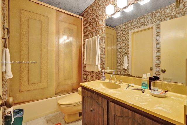 366 W 12th St, Hialeah, FL 33010