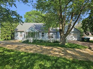1430 S VAN DYKE ROAD, Appleton, WI 54914