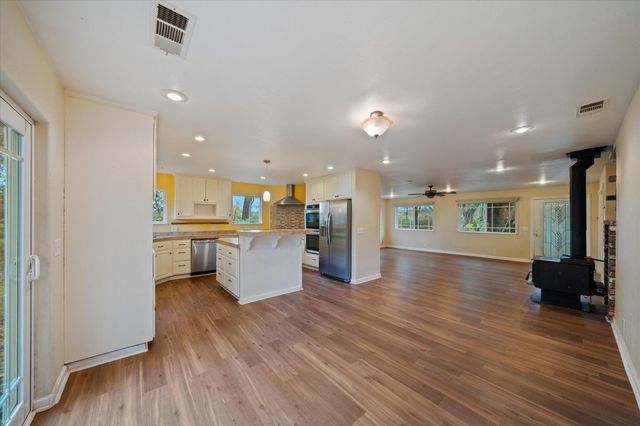 4038 Glen Hollow Lane, Anderson, CA 96007