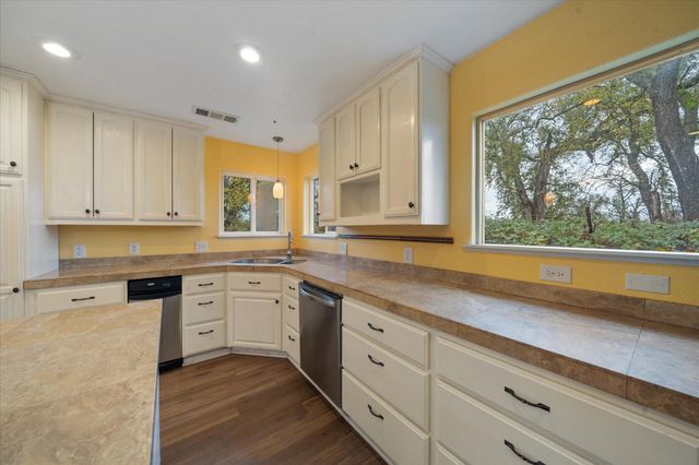 4038 Glen Hollow Lane, Anderson, CA 96007