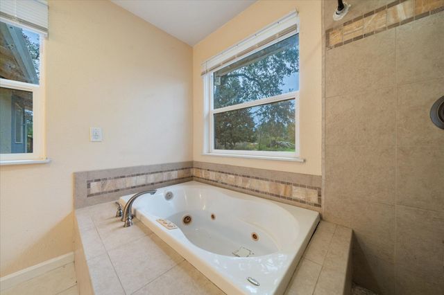 4038 Glen Hollow Lane, Anderson, CA 96007