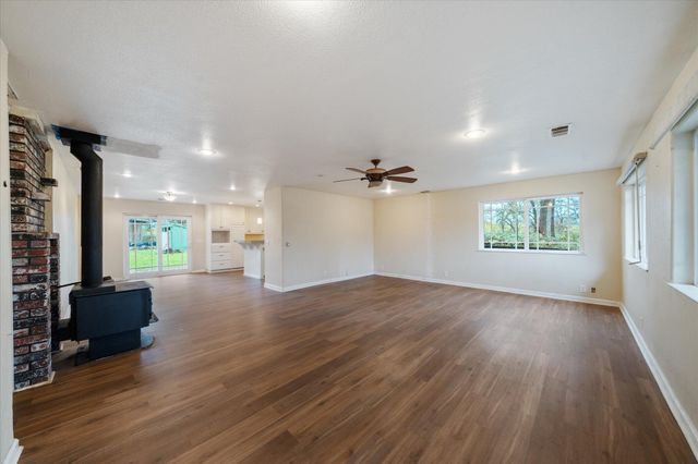 4038 Glen Hollow Lane, Anderson, CA 96007